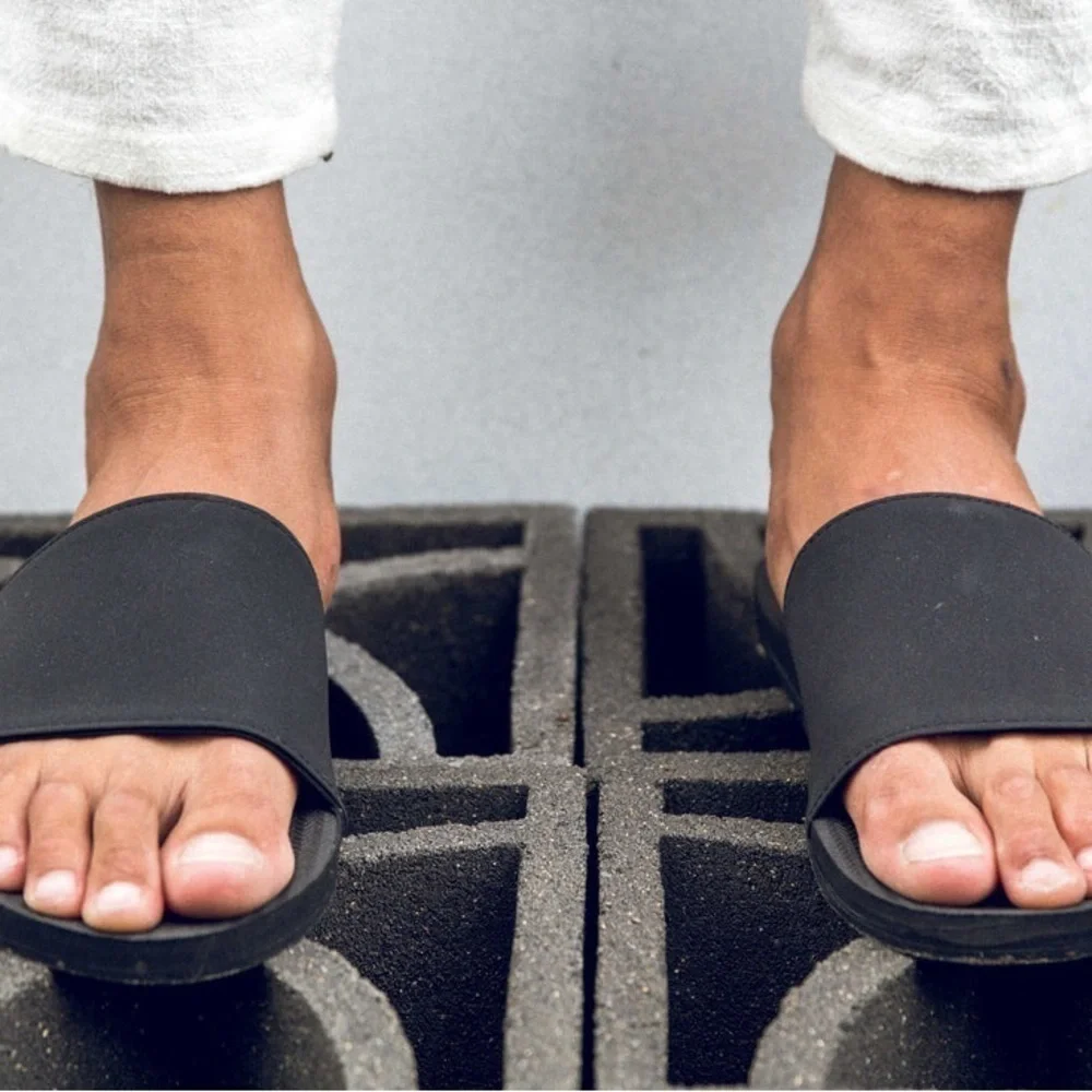 Men’s Indosole Slides - Recycled Tire Soles Black NWT come with box size 12